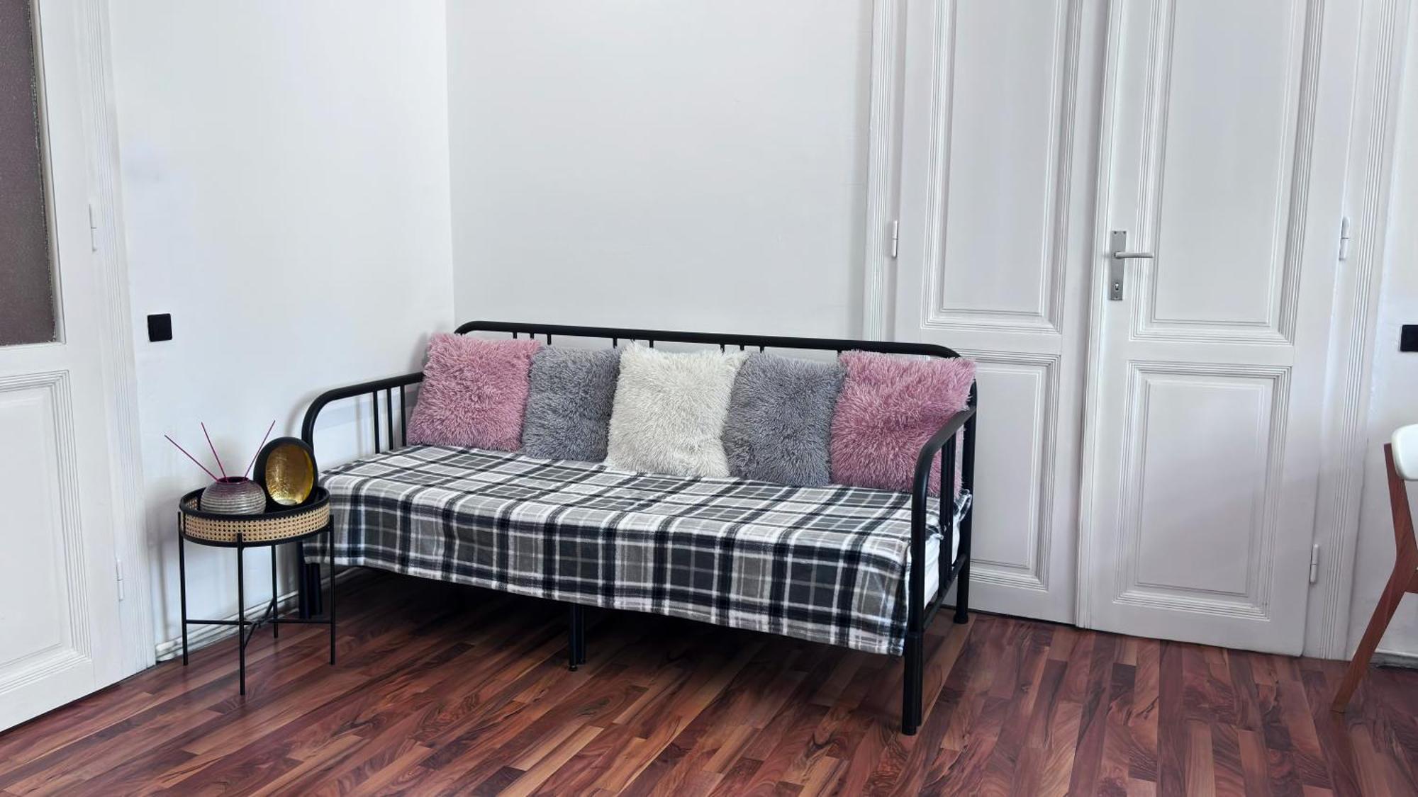 Big And Comfortable Mariahilfer Apartment Відень Екстер'єр фото